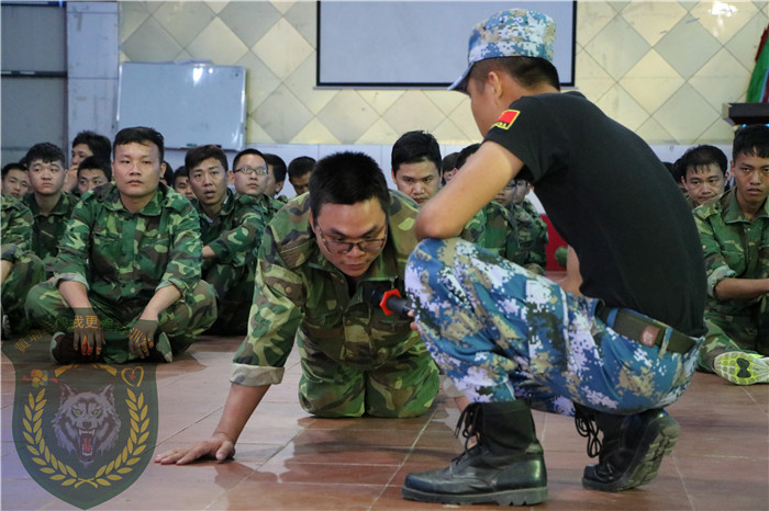 廣州喜洋洋便利店有限公司128人到黃埔軍校青少年訓練基地進行魔鬼訓練