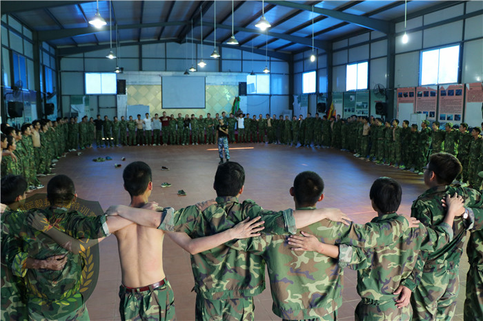 廣州喜洋洋便利店有限公司128人到黃埔軍校青少年訓練基地進行魔鬼訓練
