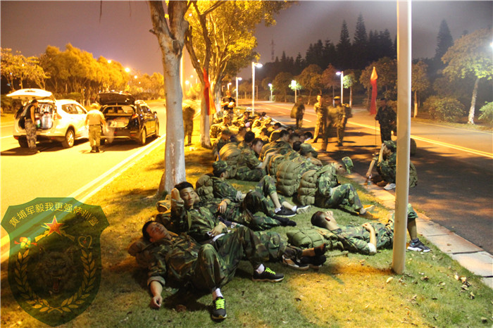 廣州喜洋洋便利店有限公司128人到黃埔軍校青少年訓練基地進行魔鬼訓練